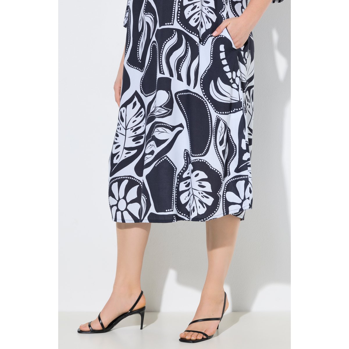 Robe midi dans un imprimé graphique marine, ULLA POPKEN