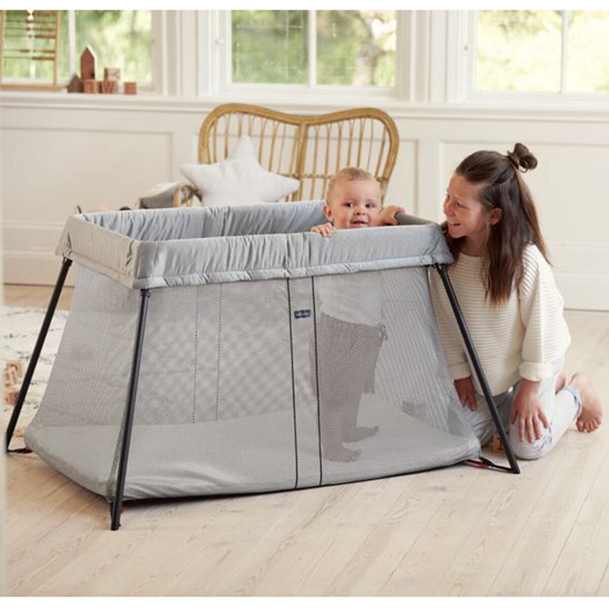 Reisbed Light zilver, BABYBJORN