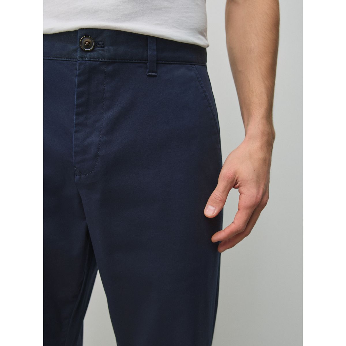 Pantalon chino stretch en coton majoritaire bleu marine, NEXT