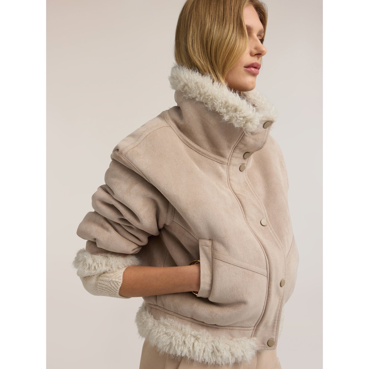 Veste courte avec bordures beige, MOTIVI