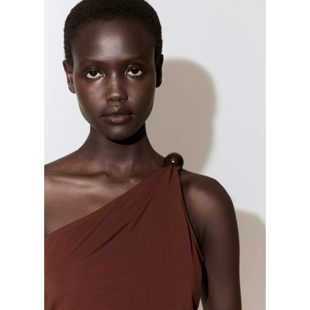 Top asymétrique détail boule orange brûlé, MANGO