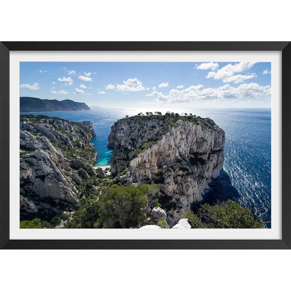 Affiche plage et calanques à cassis affiche + cadre en bois - noir, HEXOA