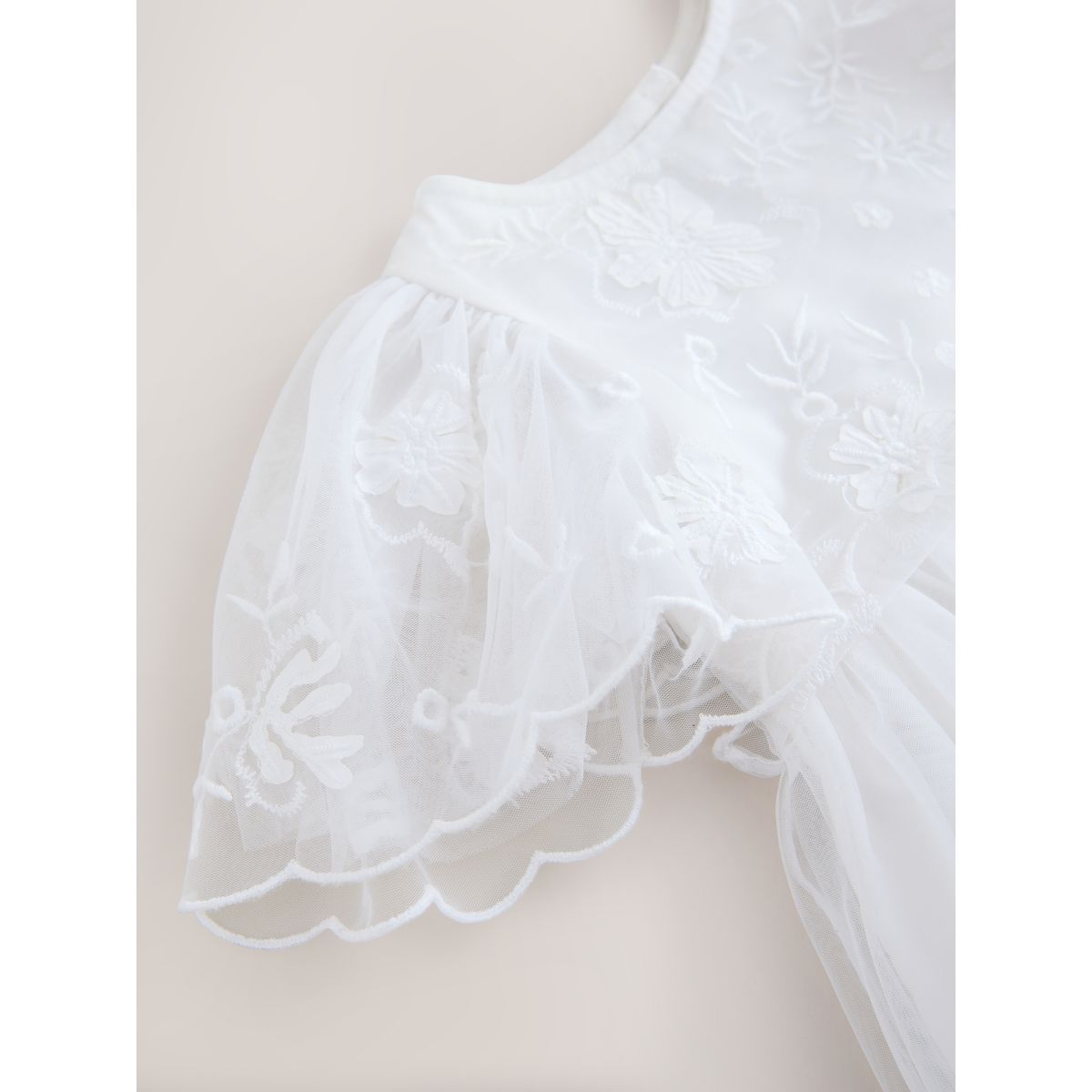 Robe de cérémonie en mesh brodé blanc, NEXT