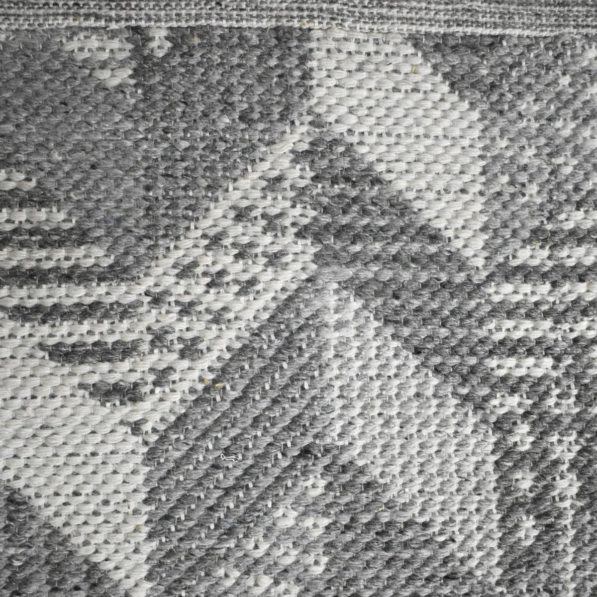 Tapis kilim fait à la main en coton motif géométrique gris, UN AMOUR DE TAPIS