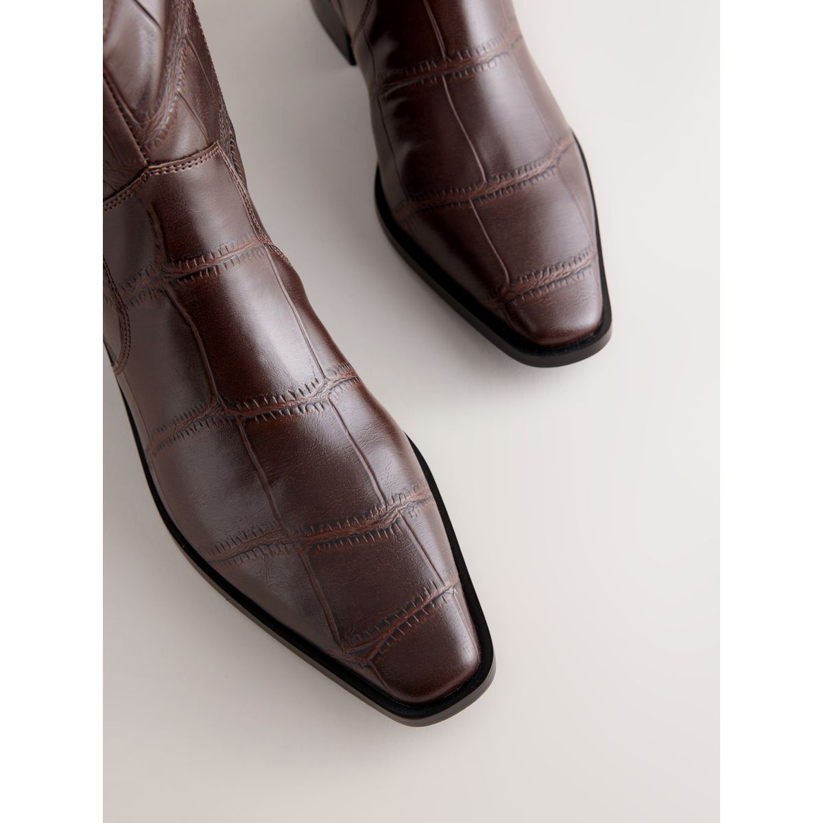 Bottes à bout ciselé forever comfort® crocodile en relief marron chocolat, NEXT