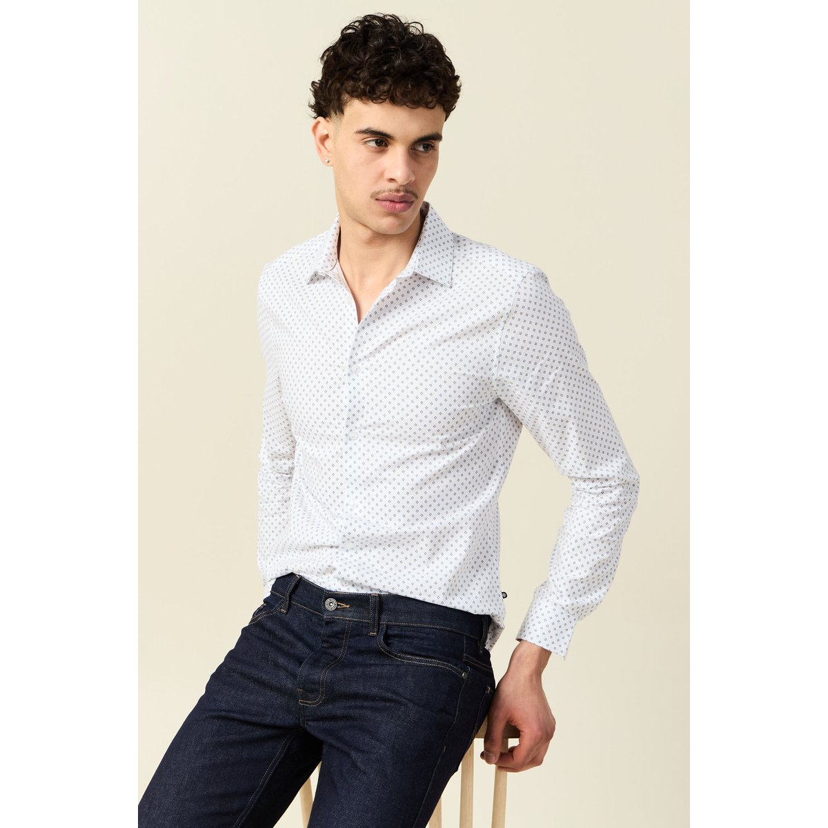 Chemise cintrée en coton manches longues blanc casse, BONOBO