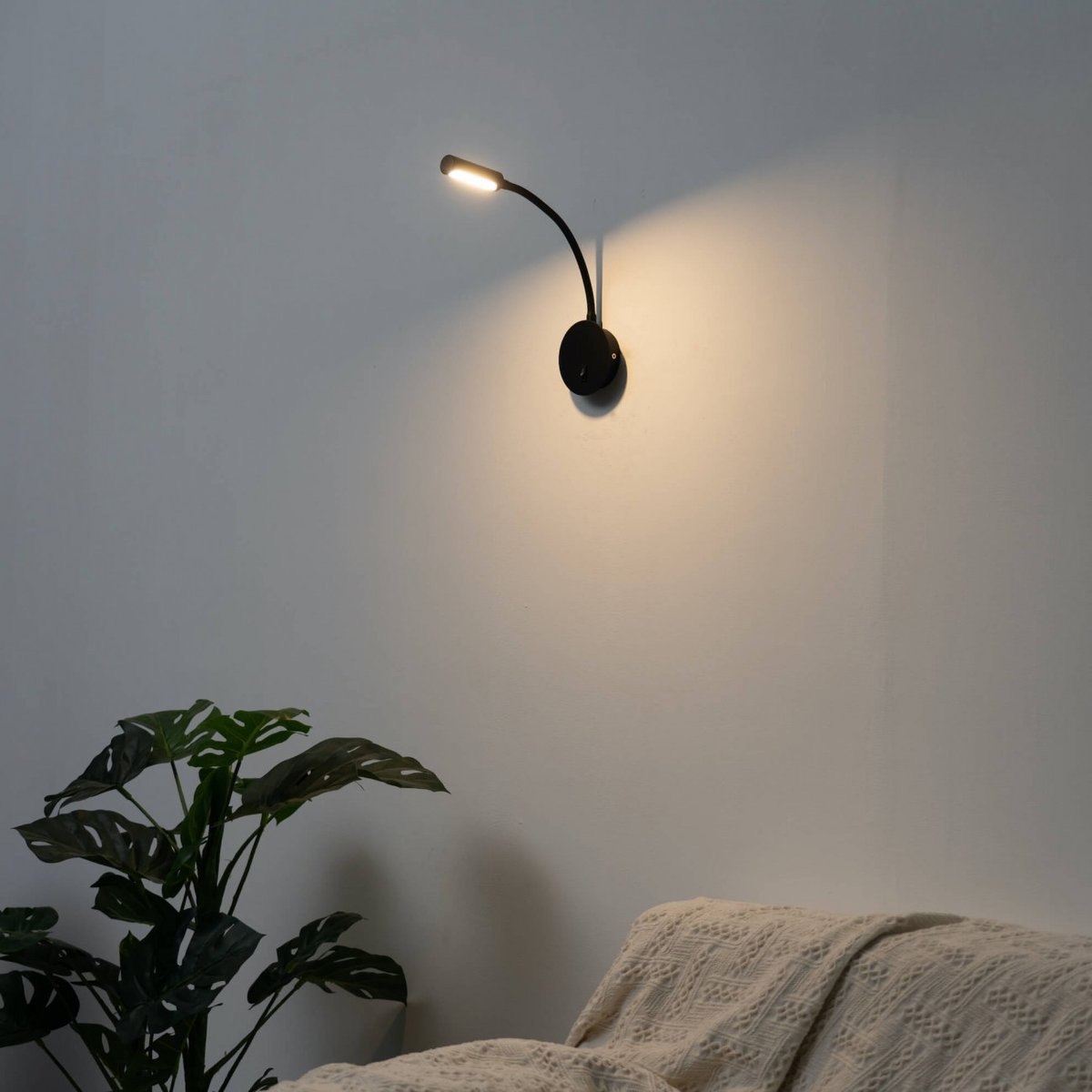 Applique liseuse compacte et pratique - NORMA noir, KOSILUM