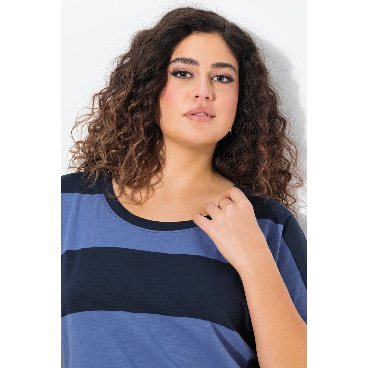 T-shirt à rayures. Encolure ronde marine, ULLA POPKEN