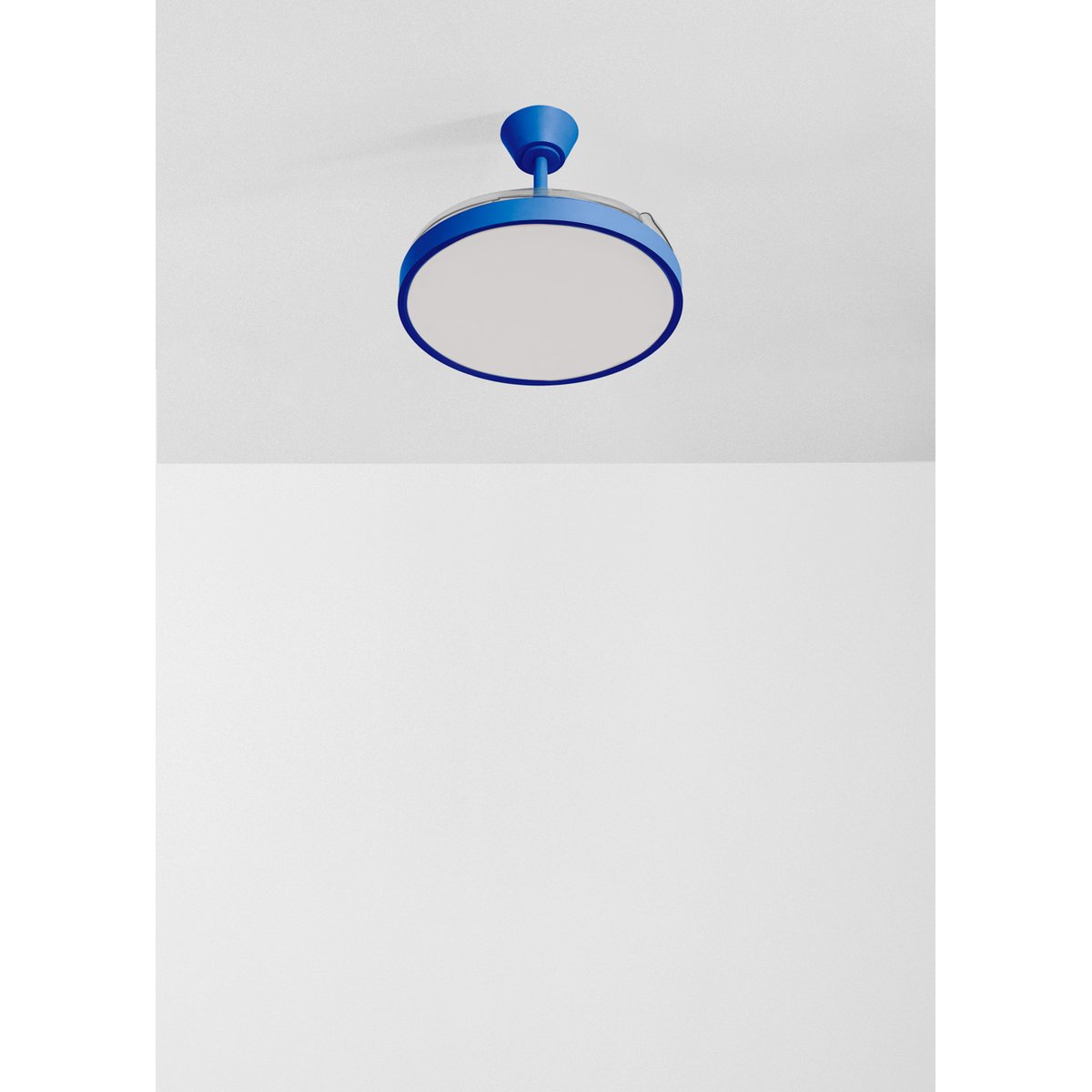 Ventilateur de plafond 40W silencieux avec lumiére et télécommande WIND CLEAR STUDIO bleu cobalt/transparent, CREATE