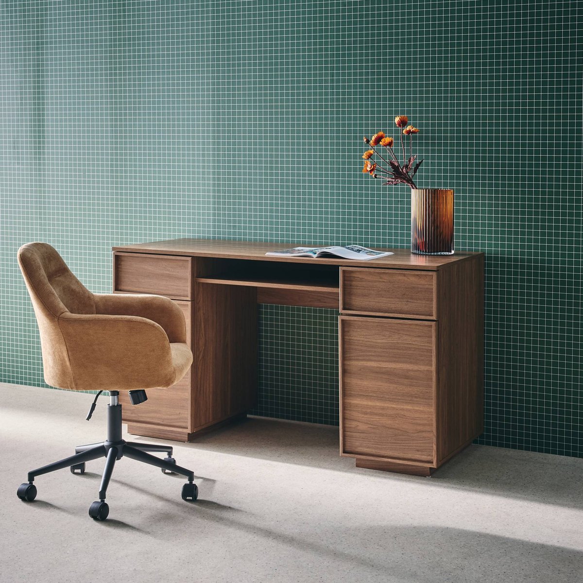 Bureau décor bois 2 portes 2 tiroirs 1 niche 140cm KUBA noyer, SWEEEK