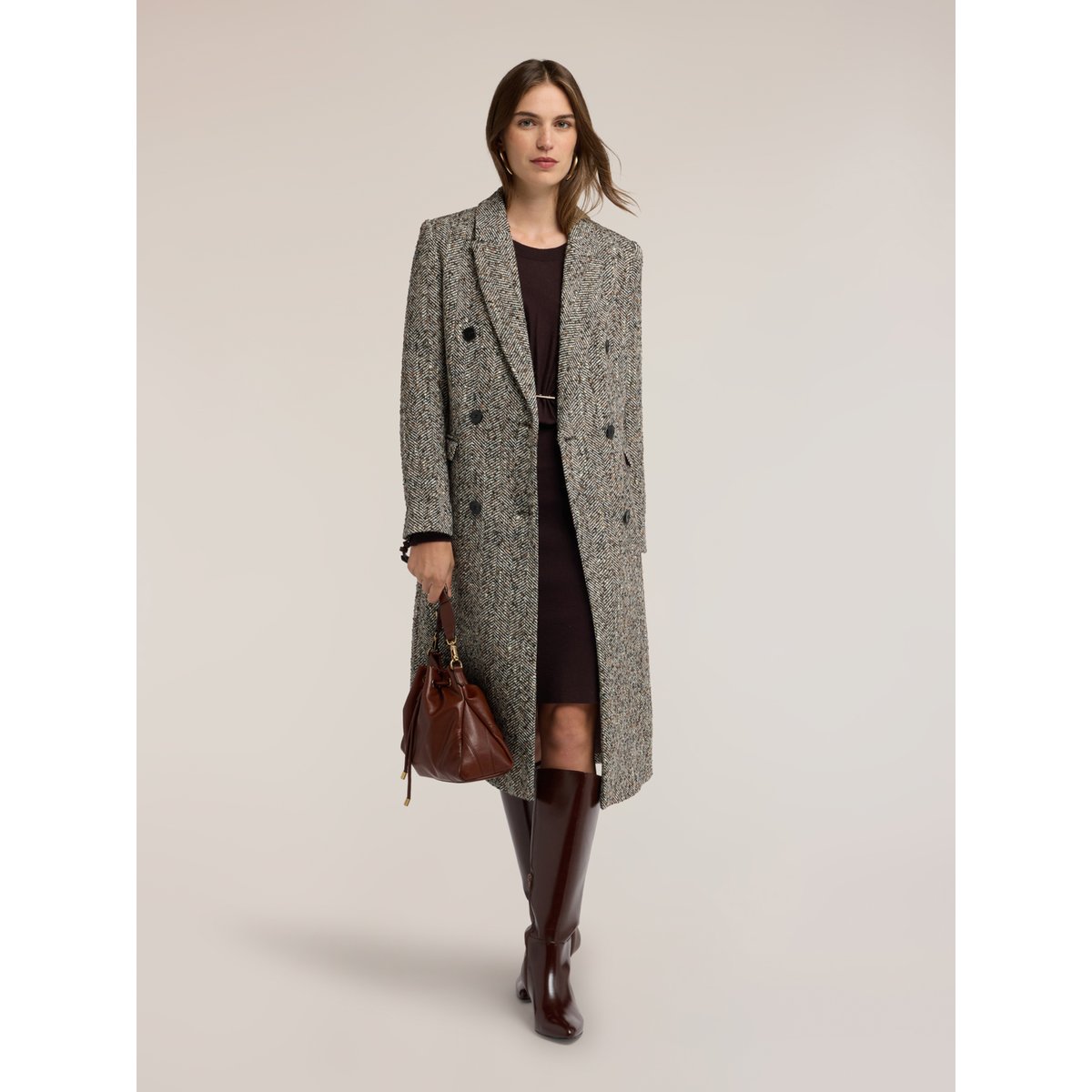 Manteau croisé gris, MOTIVI