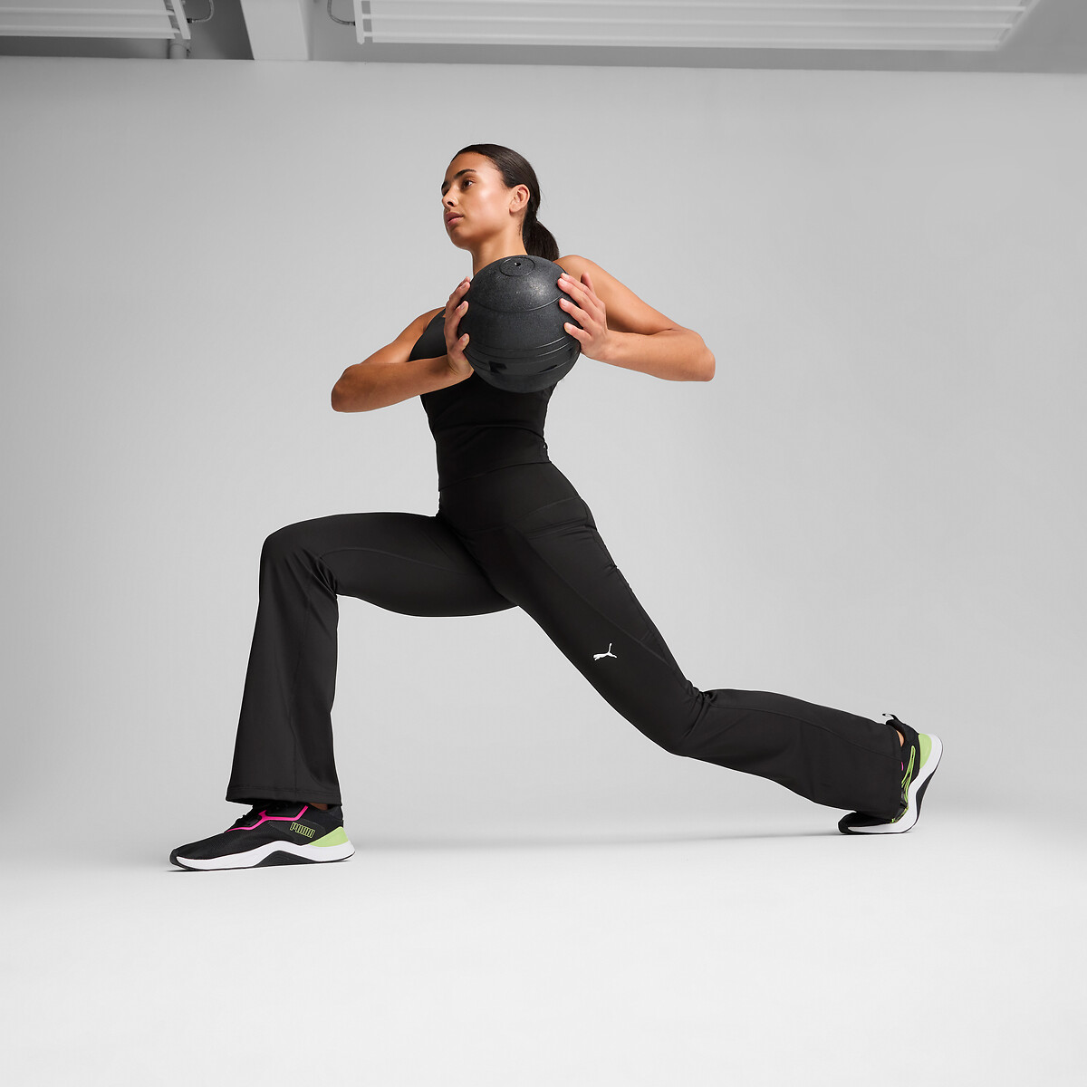 Pantalon flare de sport ESSENTIALS noir, PUMA