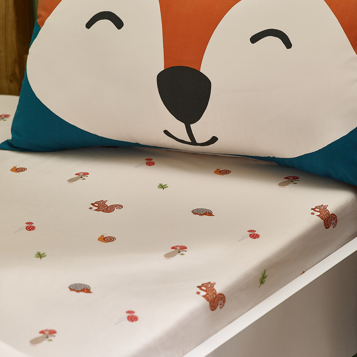 Fox and Woodland Friends Fitted Sheet cream, CATHERINE LANSFIELD