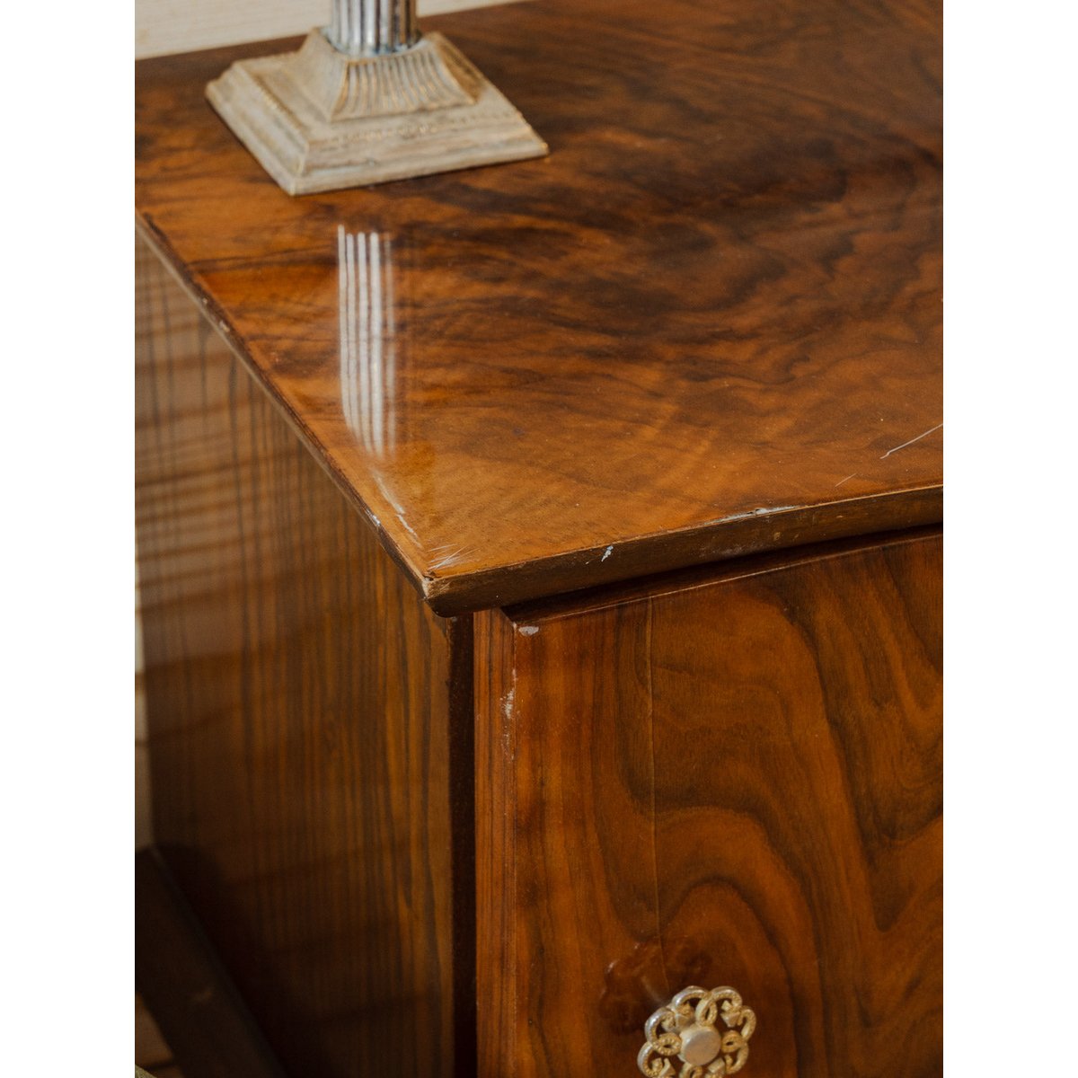 Paire de tables de chevet en bois Odile N°1423 - Bon état bois foncé, DEBONGOUT