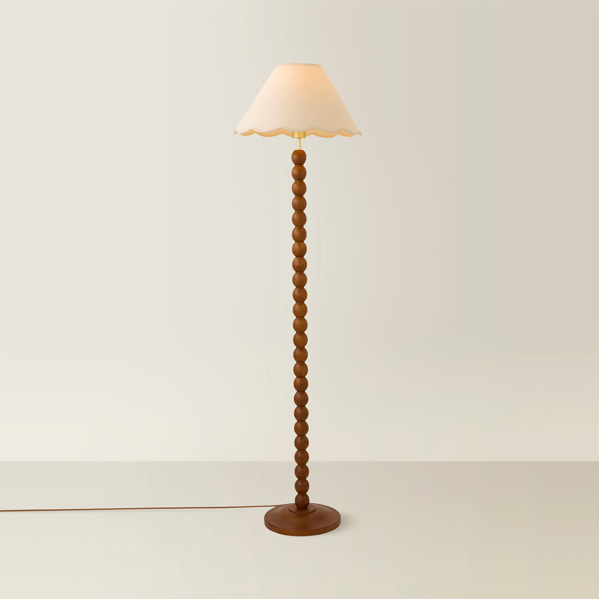 Bobbie Walnut Bobbin Floor Lamp with Scallop Shade natural, SO'HOME