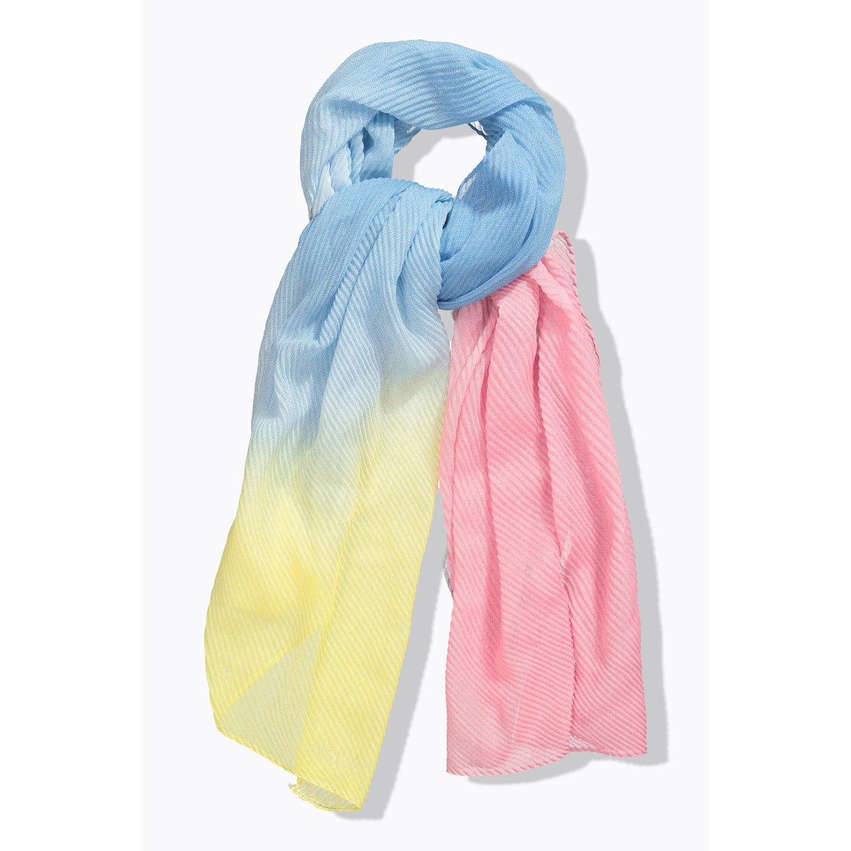 Écharpe plissée. Dégradé de couleurs bleu clair, ULLA POPKEN
