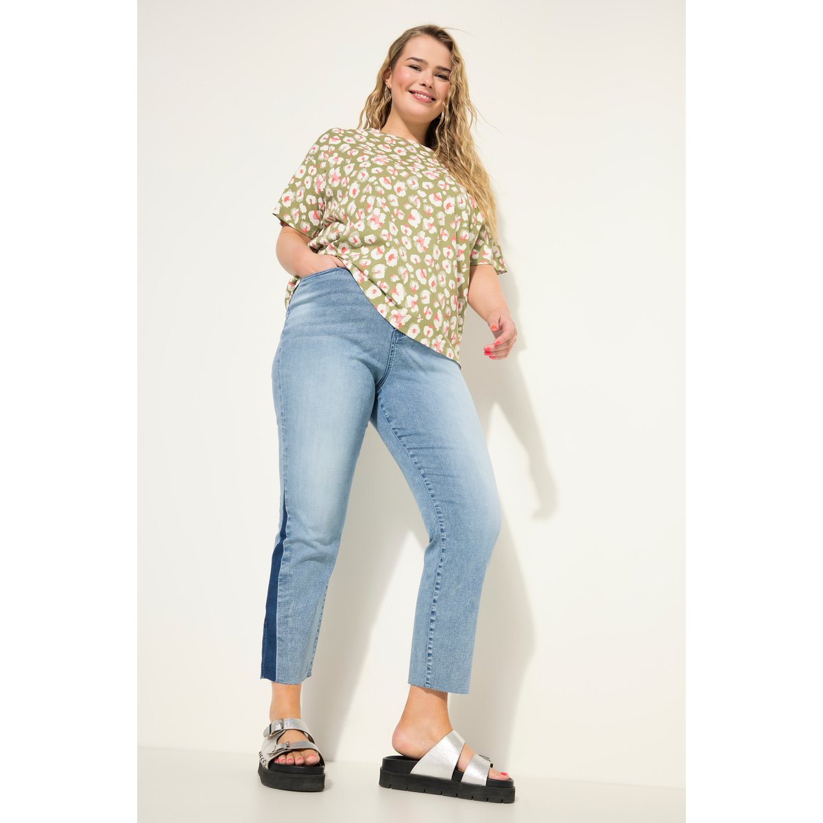 Jean mom taille haute avec gousset latéral. bleu jean, STUDIO UNTOLD