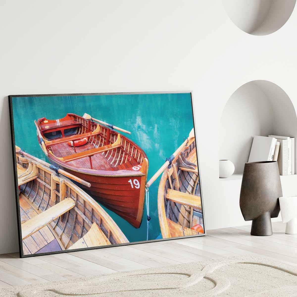 Affiche encadrée barques en bois eau turquoise affiche + cadre en métal - noir, HEXOA
