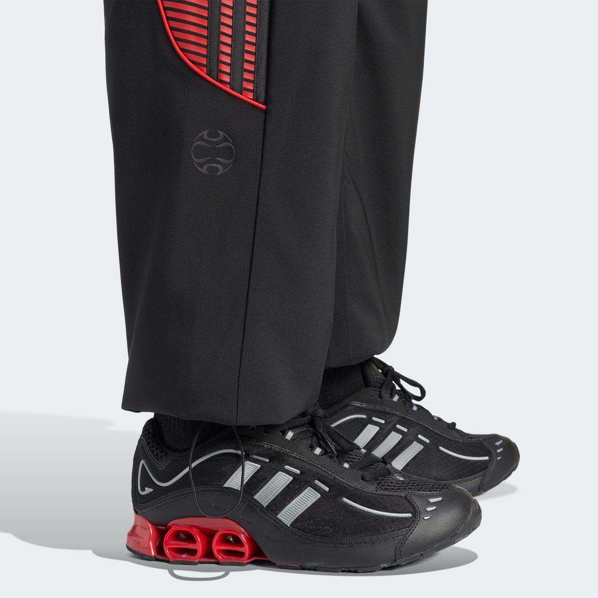 Pantalon De Survêtement Adidas X Coca-Cola Teamgeist 26 Pantalon De Survêtement Adidas X Coca-Cola Teamgeist 26 black, adidas Originals
