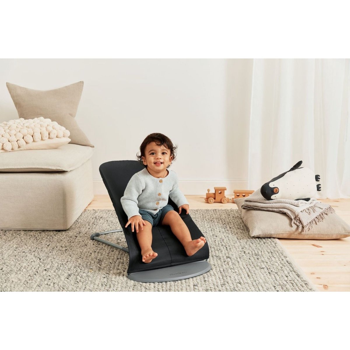 Pack Transat Bliss tissé matelassage pétale noir avec Arche de  jeux Yeux espiègles noir, BABYBJORN