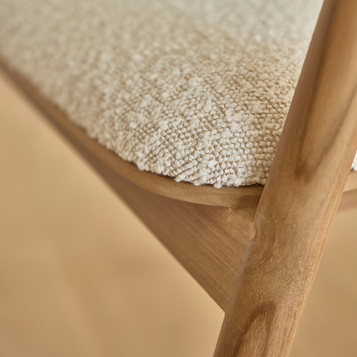 Chaise en teck massif et bouclette AMBRE ecru, BERAH GETAH
