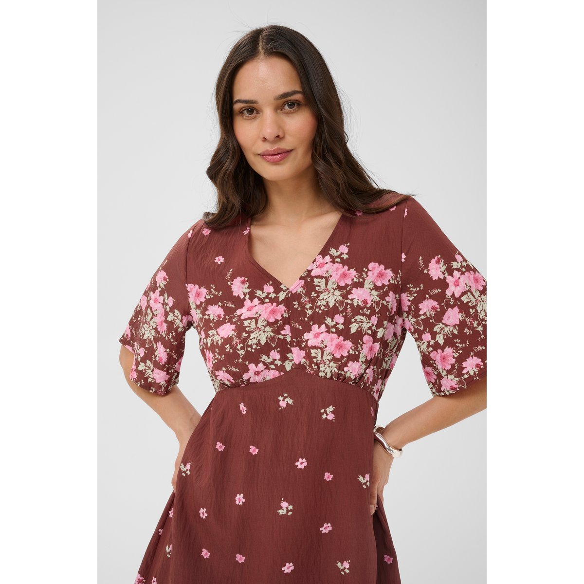 Robe marron henna border flower, KAFFE