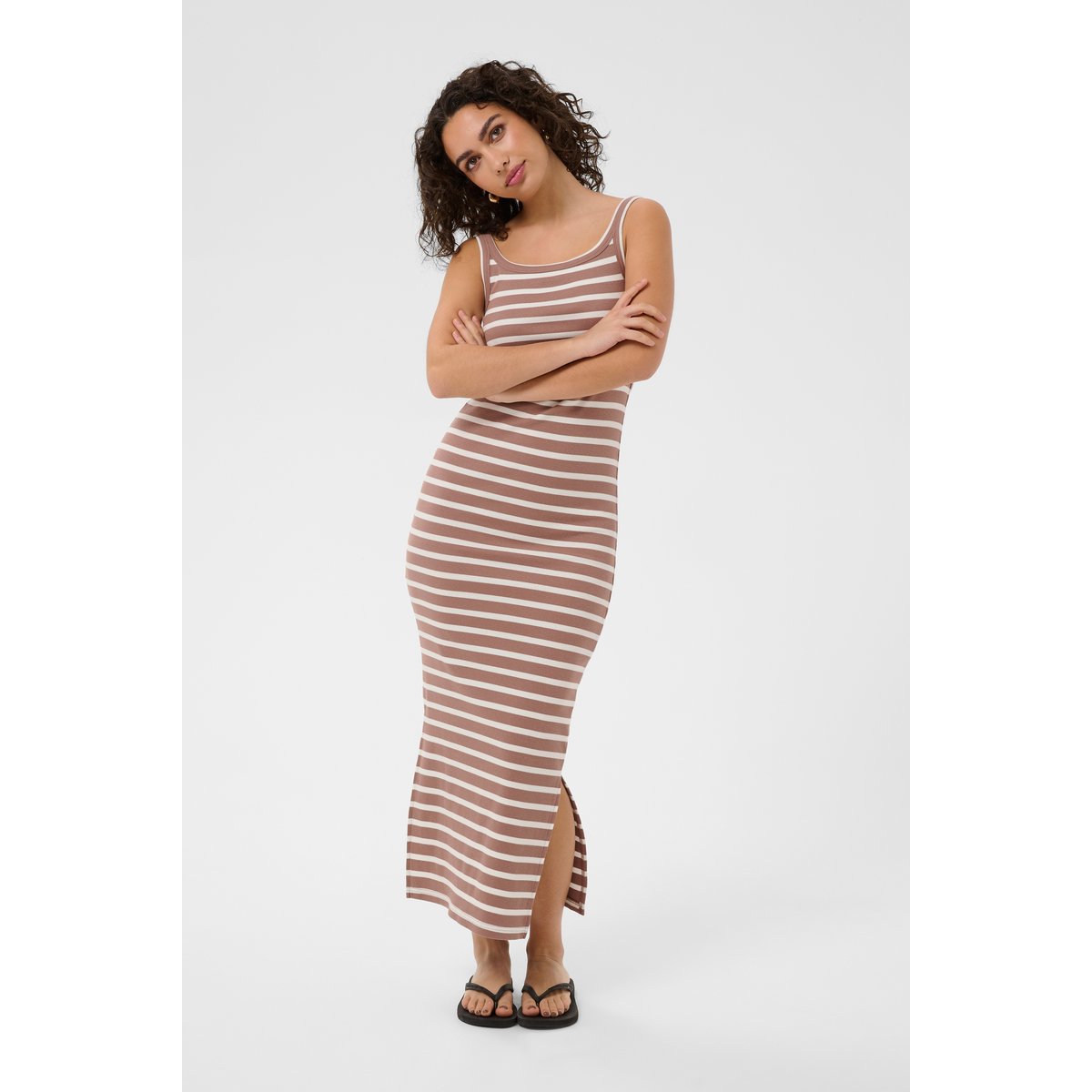 Robe marron brownie/chalk stripes, KAFFE
