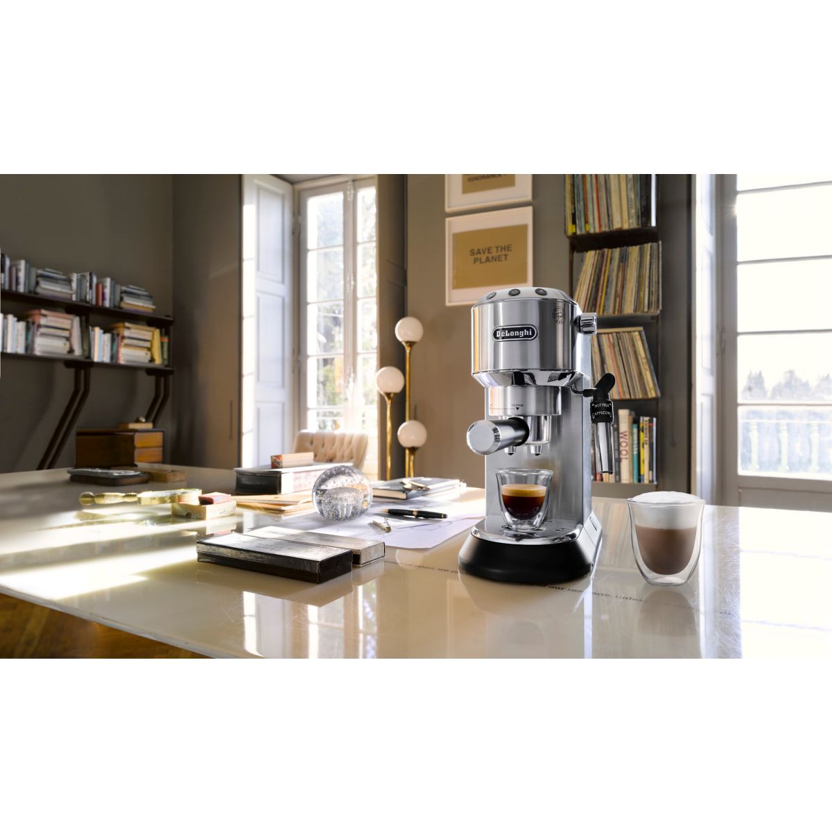 Expresso pompe ultra-compacte Dedica EC695.M inox, DELONGHI