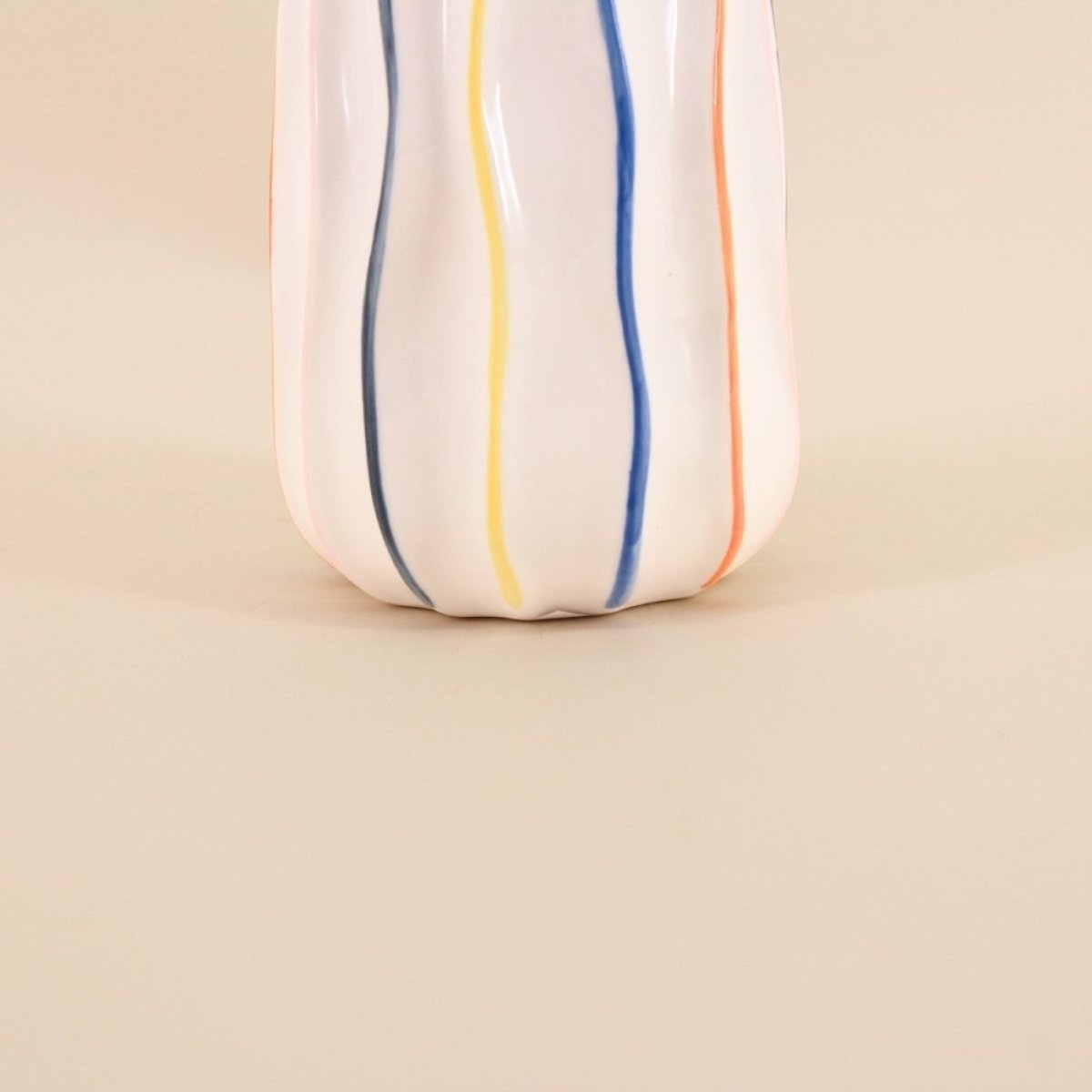 Vase en céramique lignes, H17cm blanc, ORNAMI