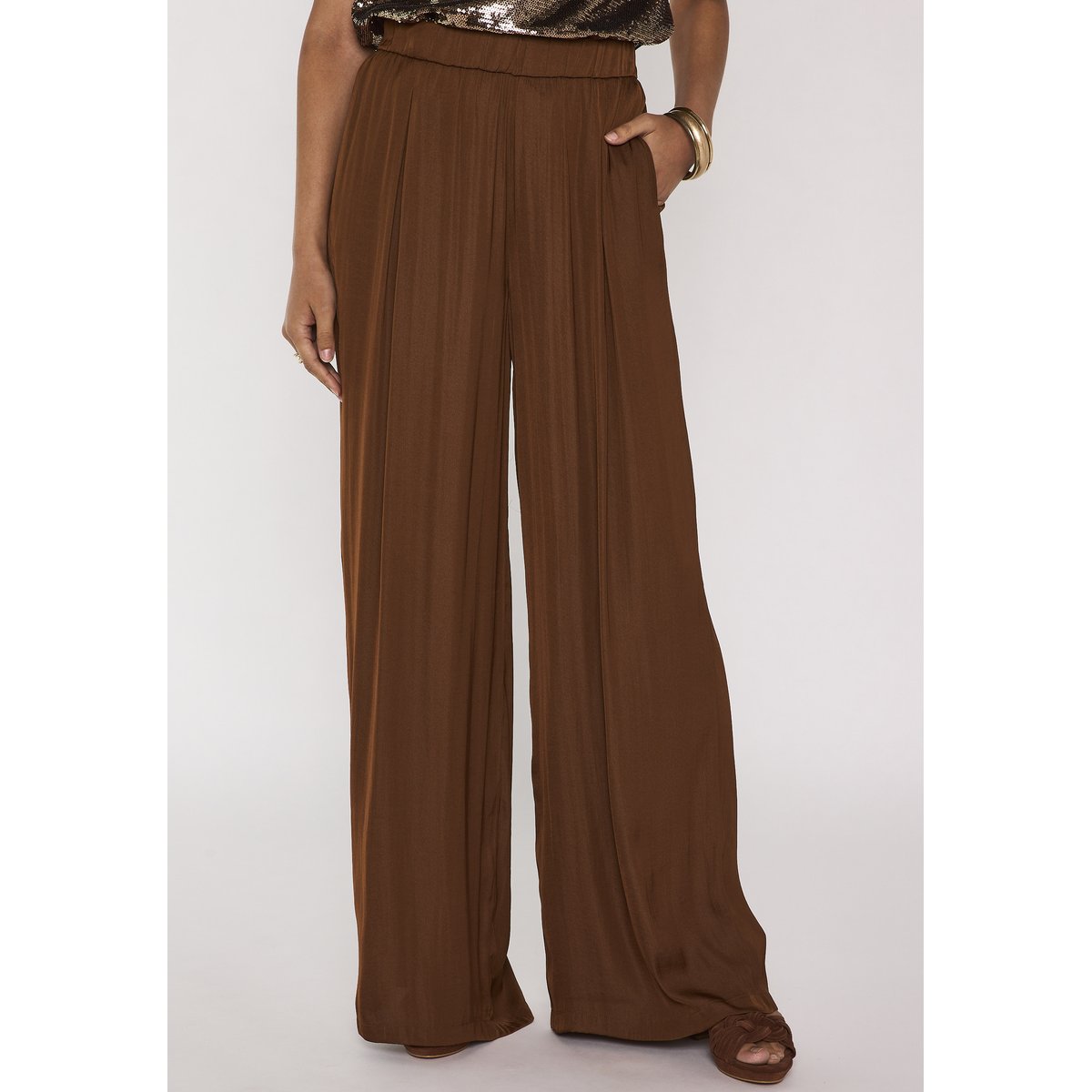 Pantalon large satiné TOBIAS caramel, Maison 123