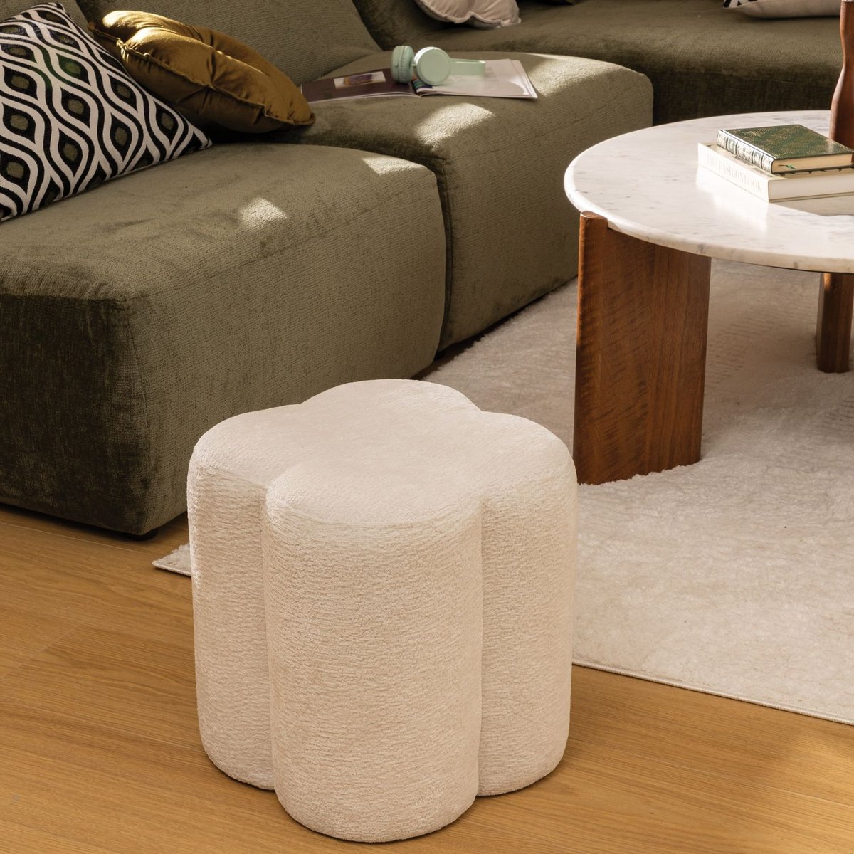 Pouf fleur en tissu chenille LAVON blanc, ATMOSPHERA