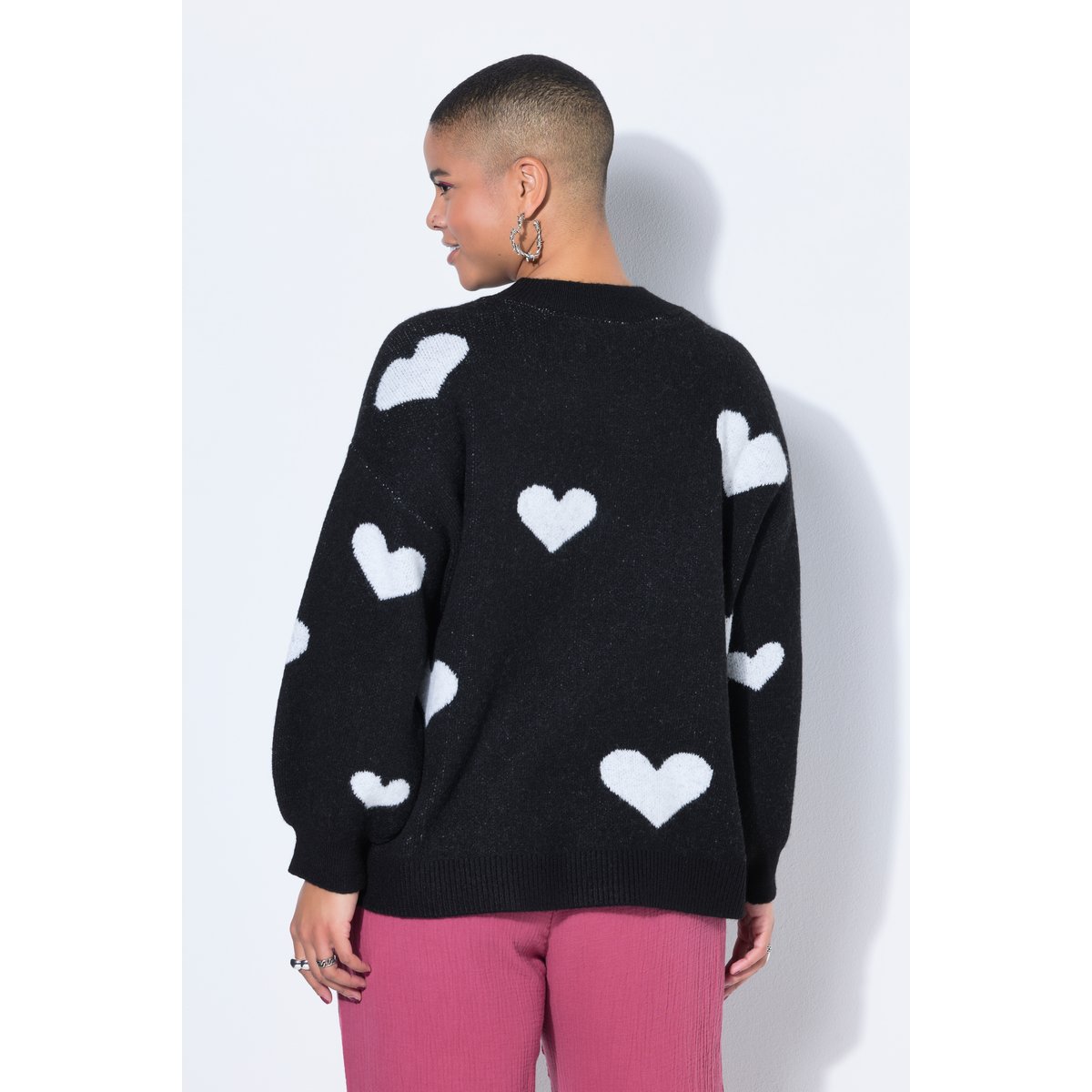 Pull oversize, motifs cœurs noir, STUDIO UNTOLD