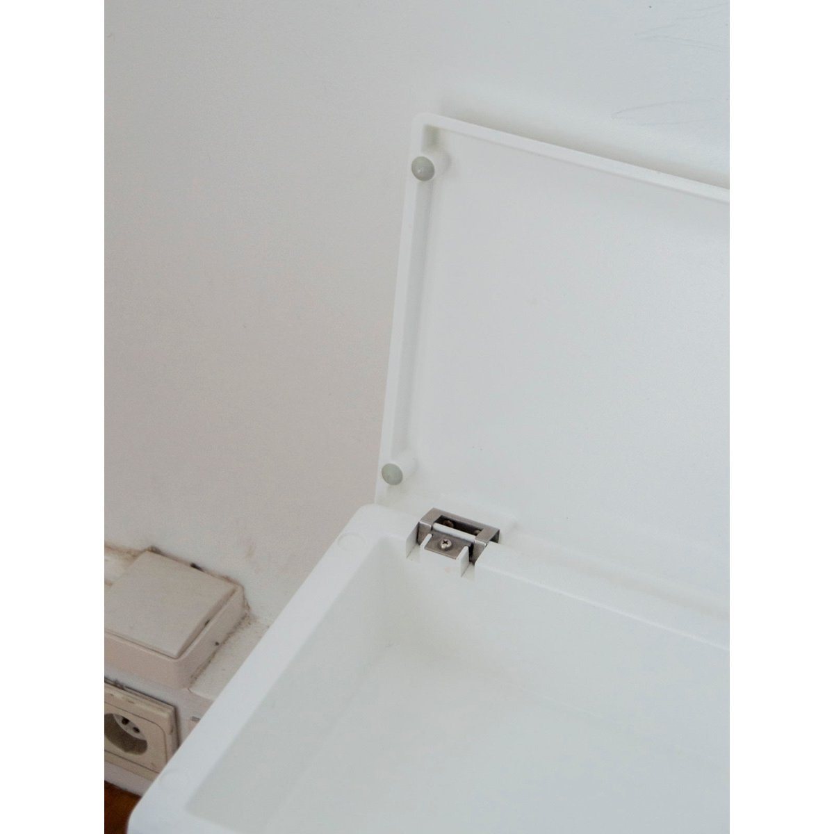 Table d'appoint chromée et blanche Hanna N°793 - Bon état blanc, DEBONGOUT