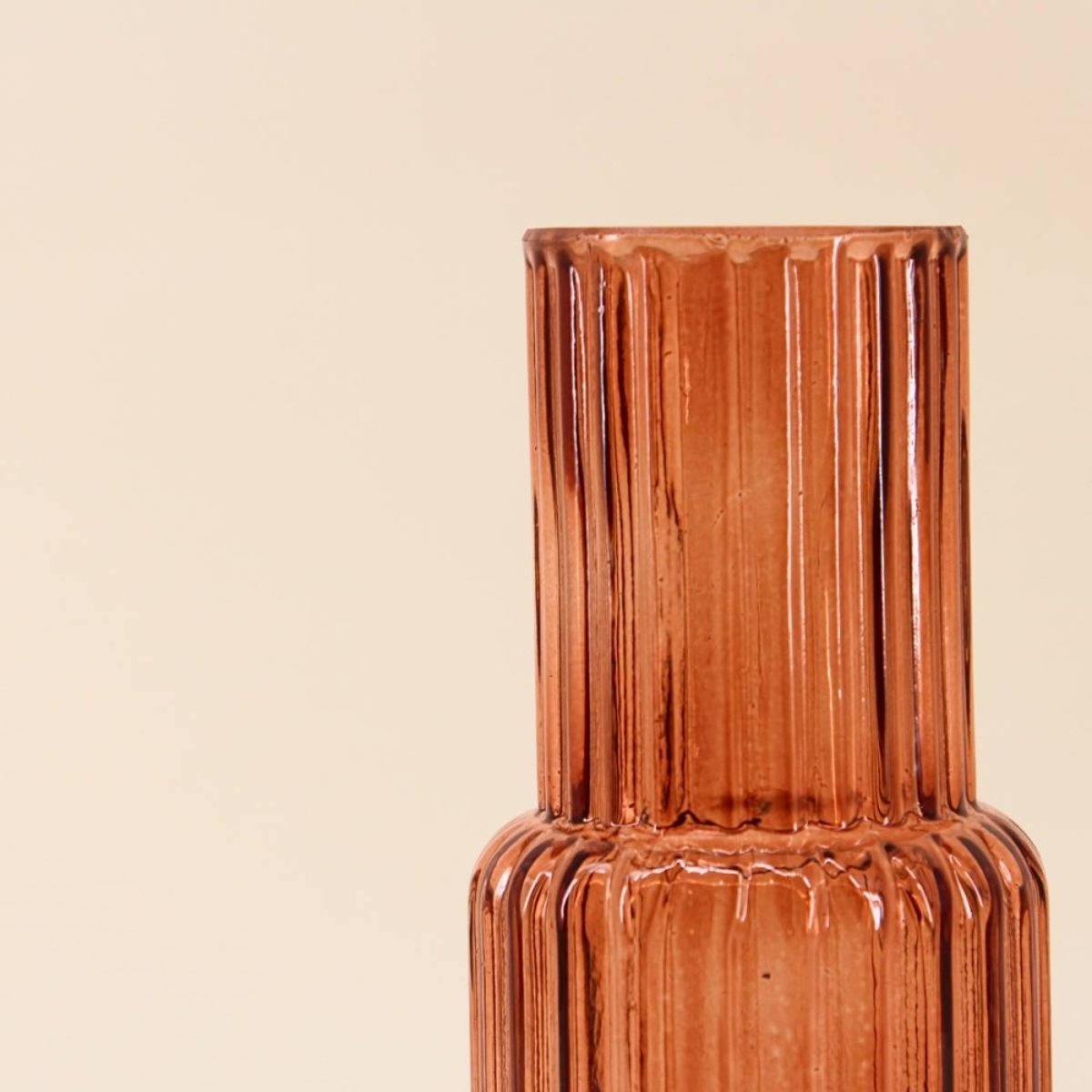 Vase en verre strié, H25cm marron, ORNAMI