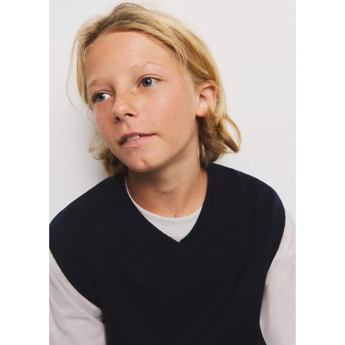 Gilet en maille fine avec col en V bleu marine, MANGO KIDS