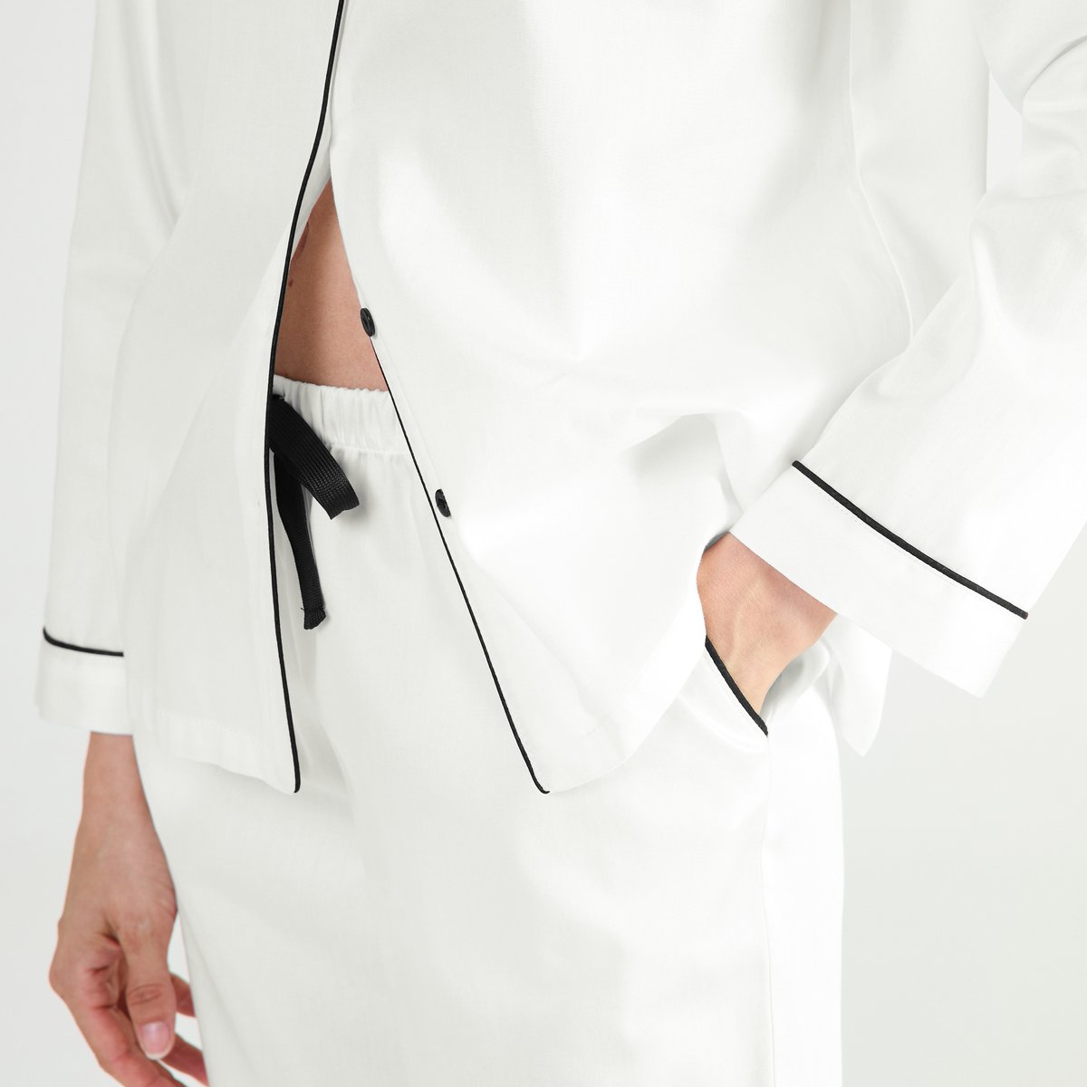 Pyjama col tailleur en satin ESSENTIEL UNI ecru, LAURENCE TAVERNIER