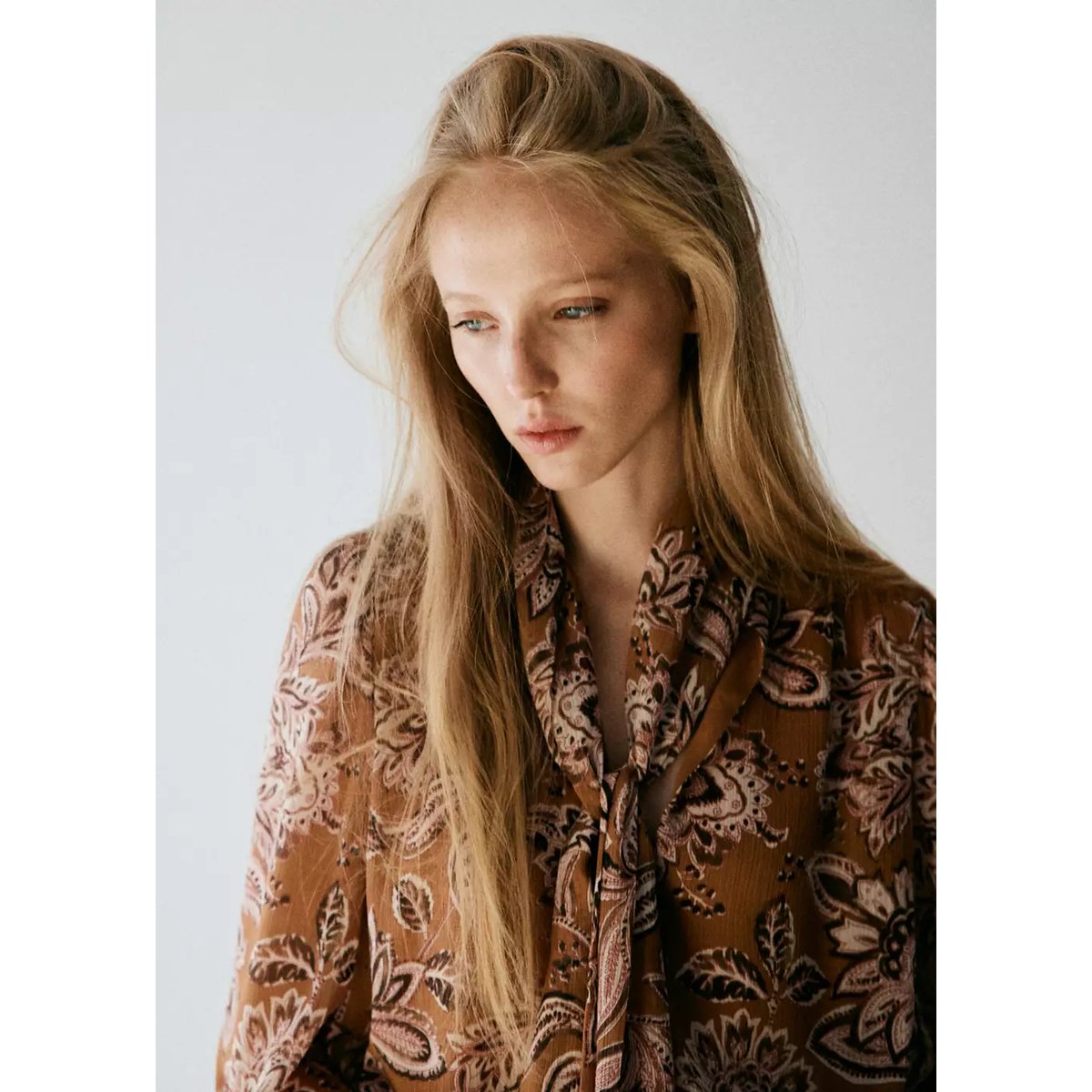 Blouse nœud imprimé fleuri marron, MANGO
