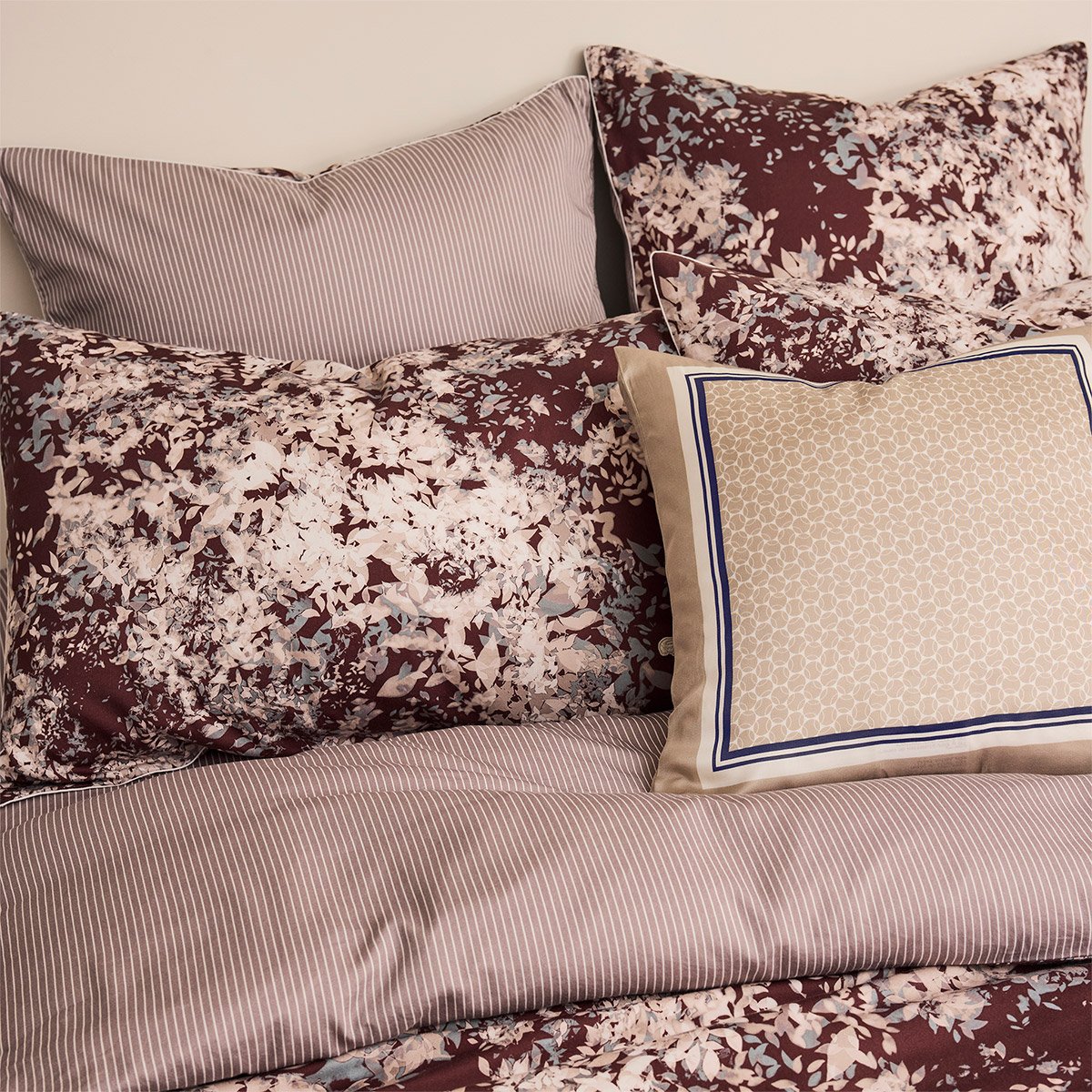 Taie d'oreiller en satin de coton lavé, L OMBRE multicolore, LACOSTE HOME