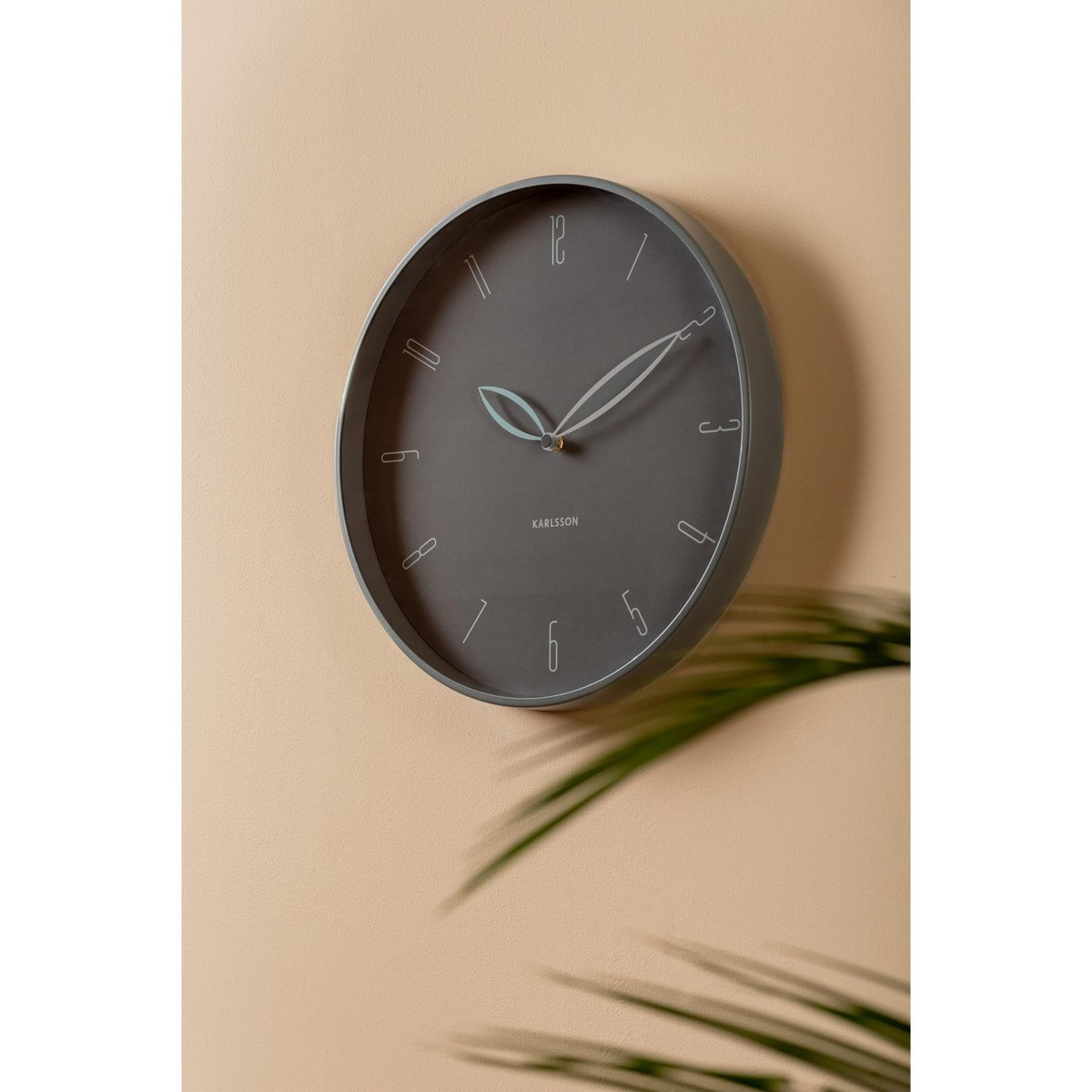 Horloge Murale Le fer PETALS gris foncé, KARLSSON