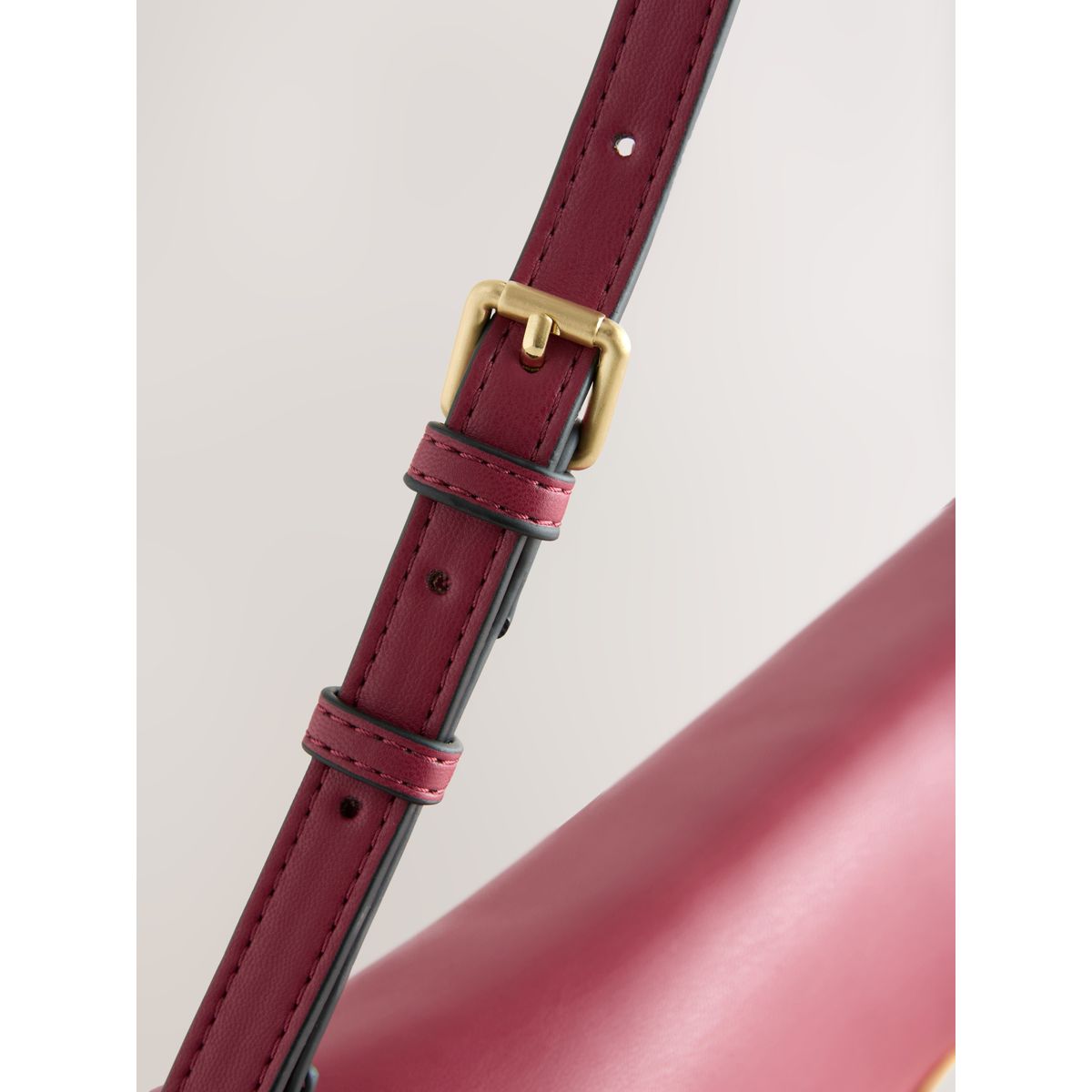 Sac bandoulière allongé rouge, NEXT