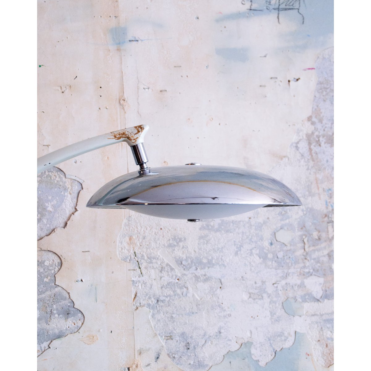 Lampe au design épuré Julia N°898 - Bon état blanc, DEBONGOUT