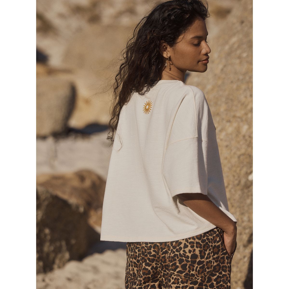 T-shirt écru avec broderie et motif estival écru, NEXT