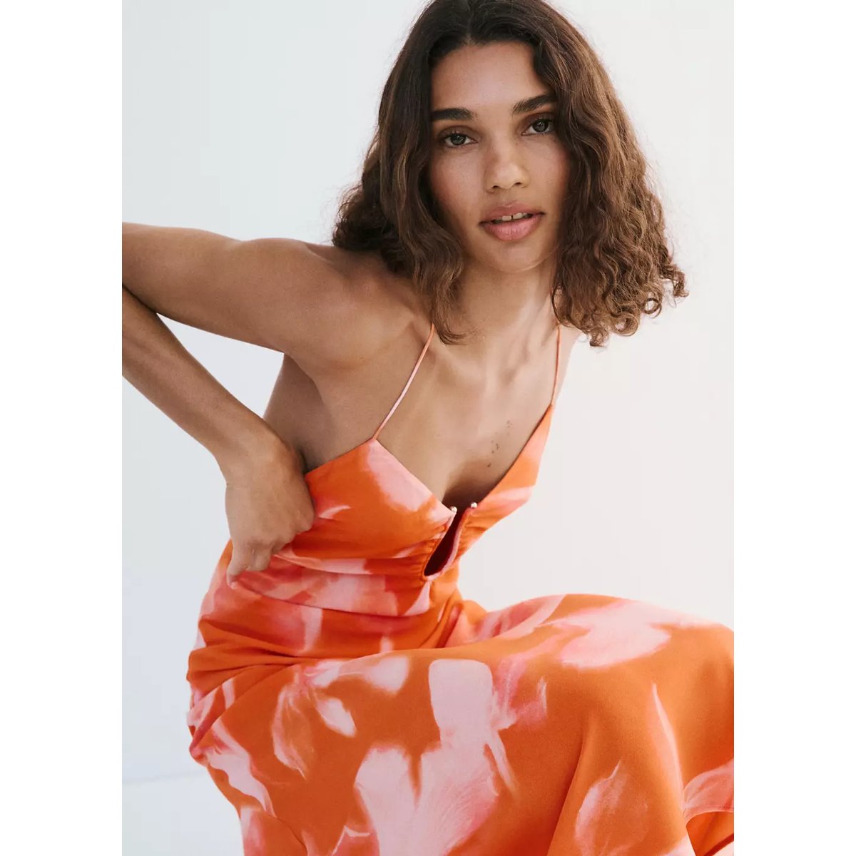 Robe à fleurs cut-out métallisée orange, MANGO