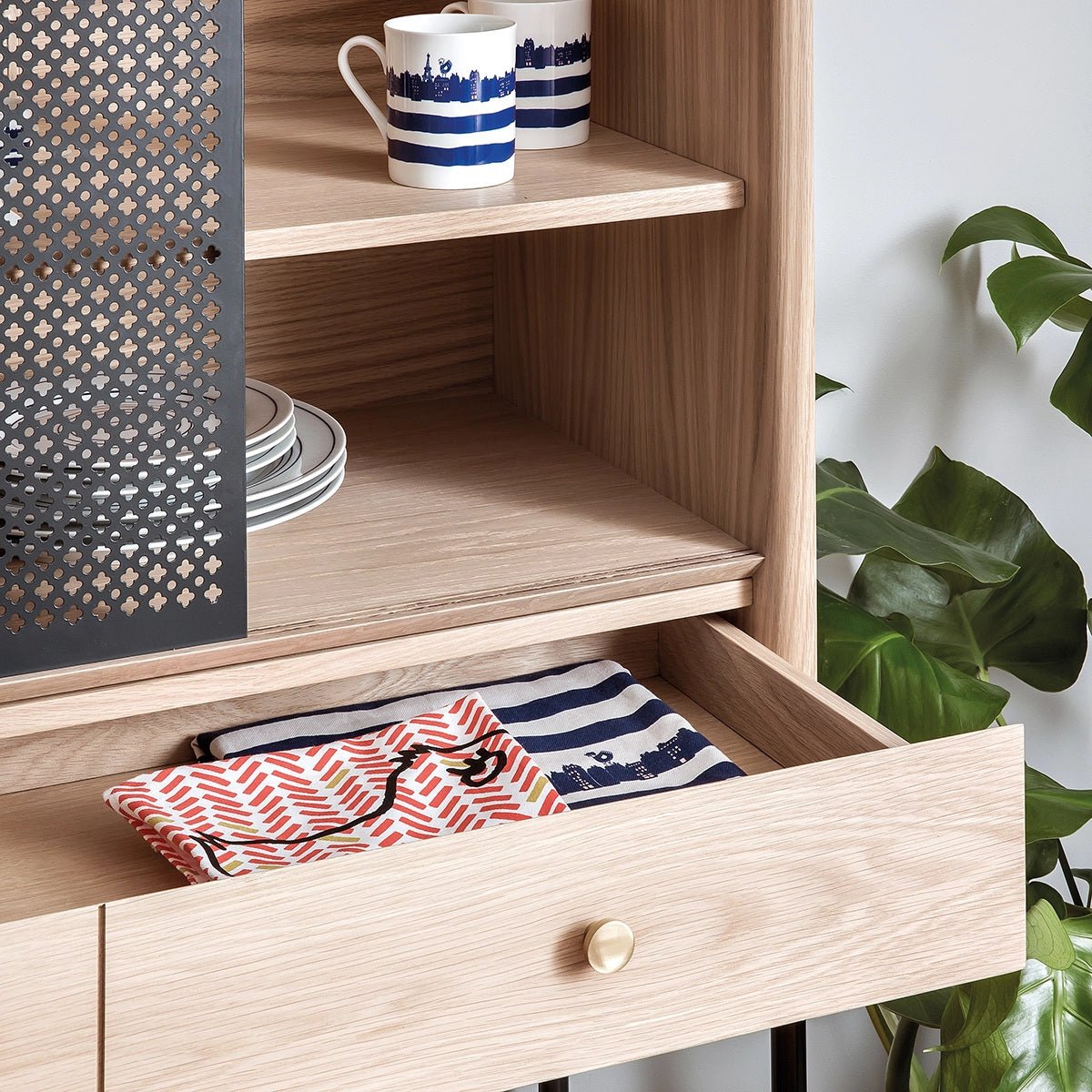 Cabinet en chêne avec portes en métal, GABIN gris ardoise, HARTO