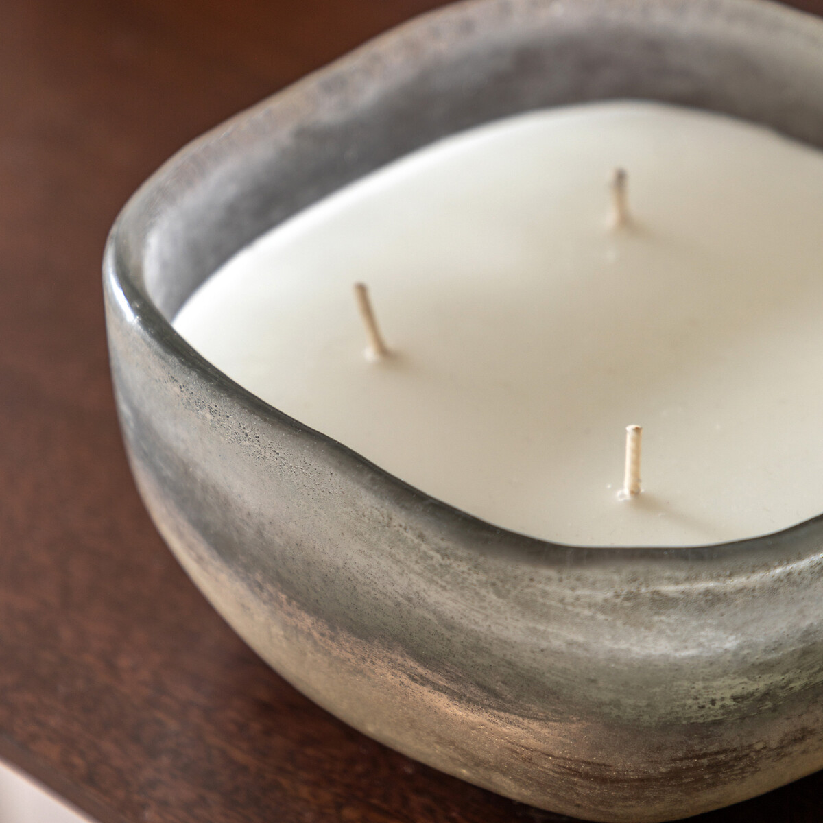 Medium Amber & Lily Mercury Candle in White/Silver silver-coloured, ÉDITÉ