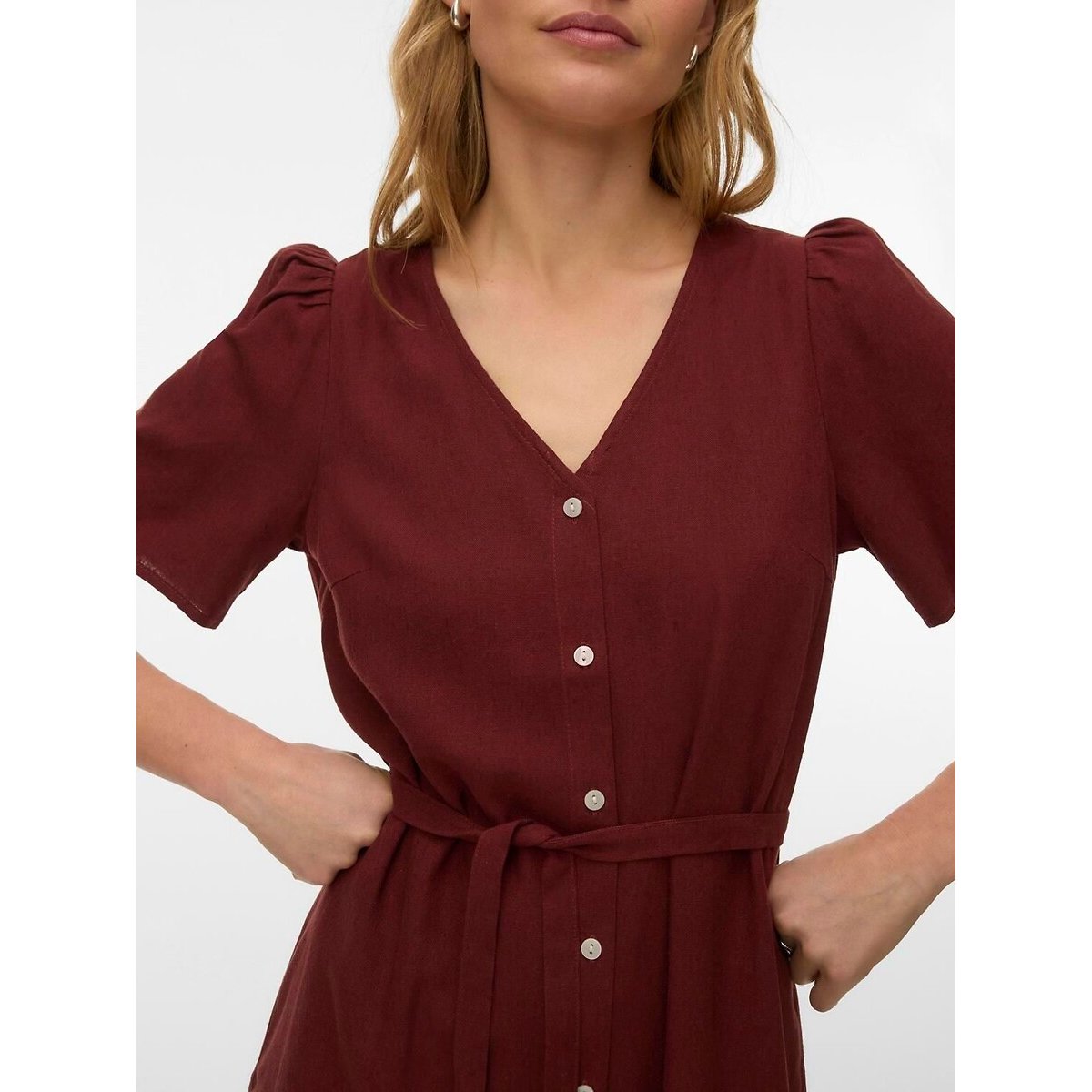Robe courte manches courtes col v avec ceinture bordeaux, VERO MODA