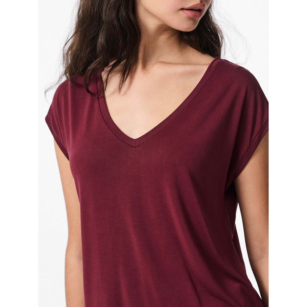 Camiseta con cuello de pico burdeos, PIECES
