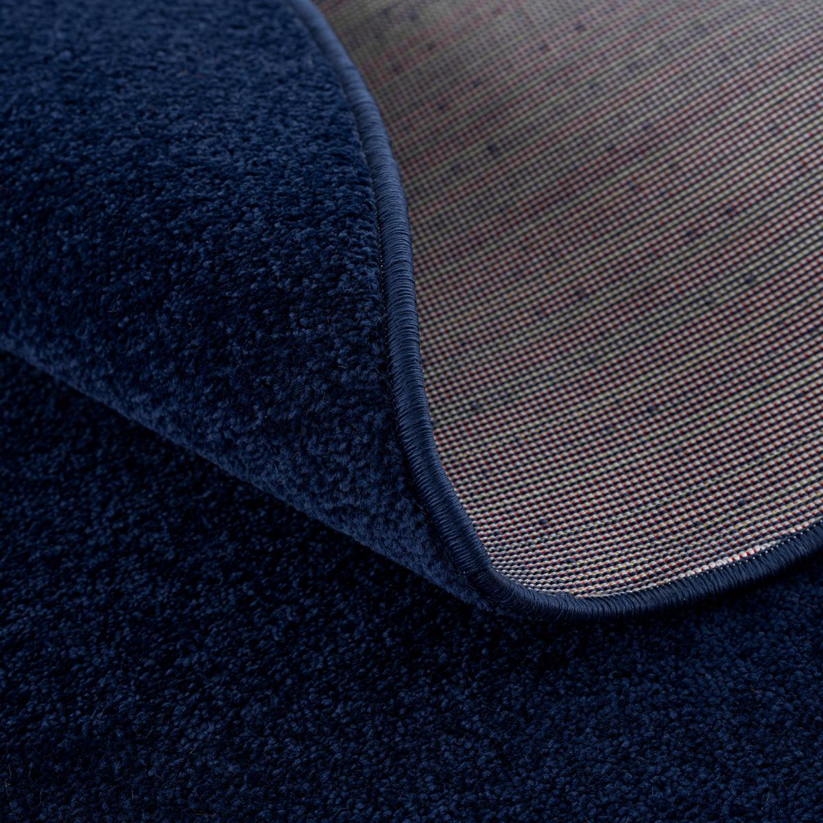 Tapis salon et chambre tissé motif uni NOSSA bleu marine, UN AMOUR DE TAPIS