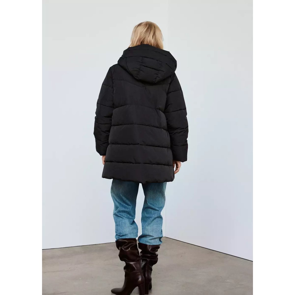 Anorak matelassé à capuche noir, MANGO