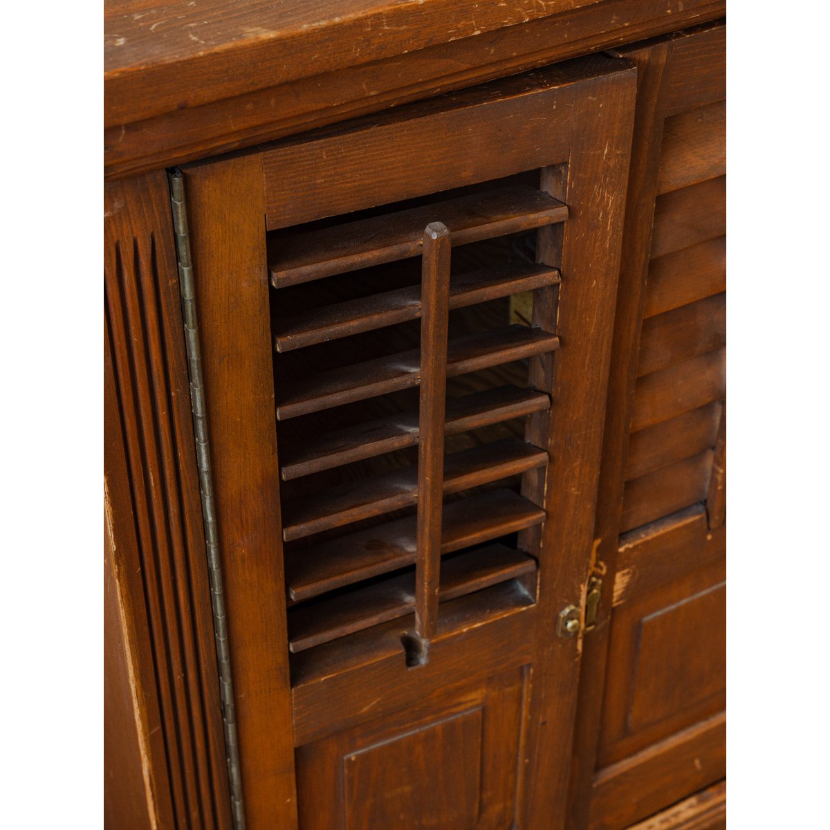 Long buffet en bois Gilbert N°1654 - Bon état bois foncé, DEBONGOUT